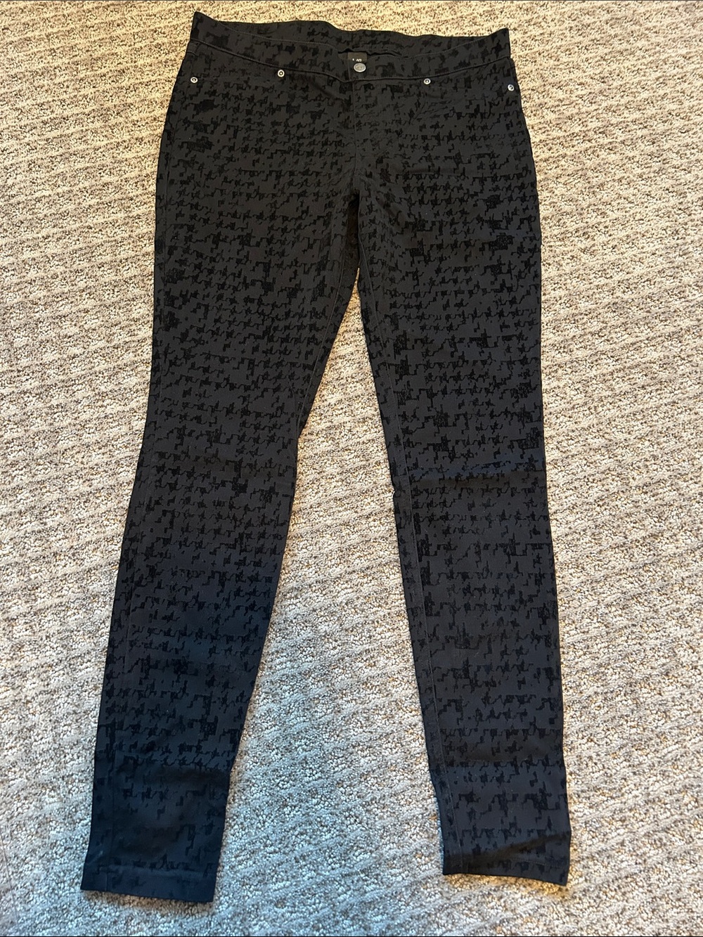 HUE Black Patterned Slim Leggings
